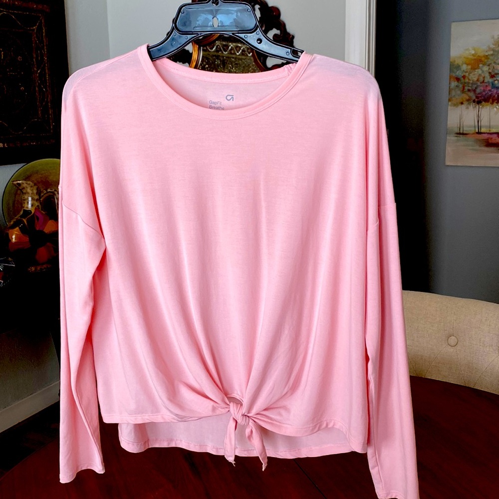 GapFit Pink long sleeve with Tie Front in size M, lightweight material